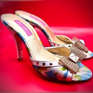 RARE Beautiful Betsey Johnson Casual Heels, 7M Good Preowned Vintage Condition